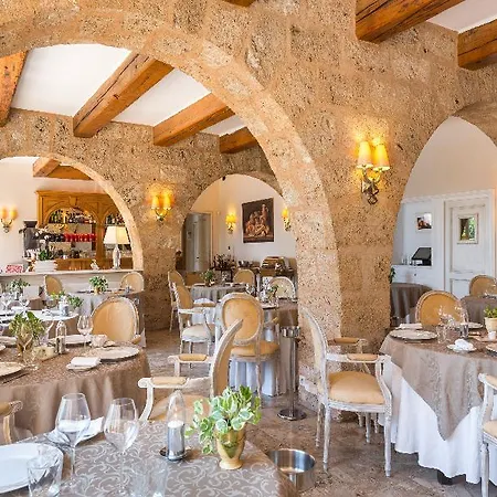 La Bastide De & מלון