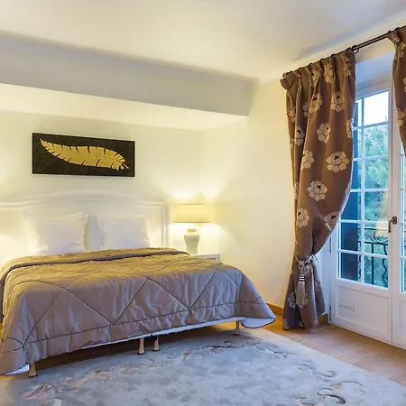 La Bastide De & 4*